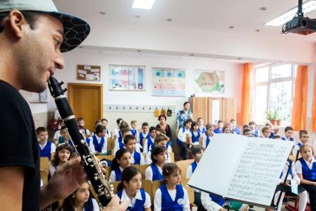 Muzica clasica in scoli. Un program pentru diminuarea abandonului scolar